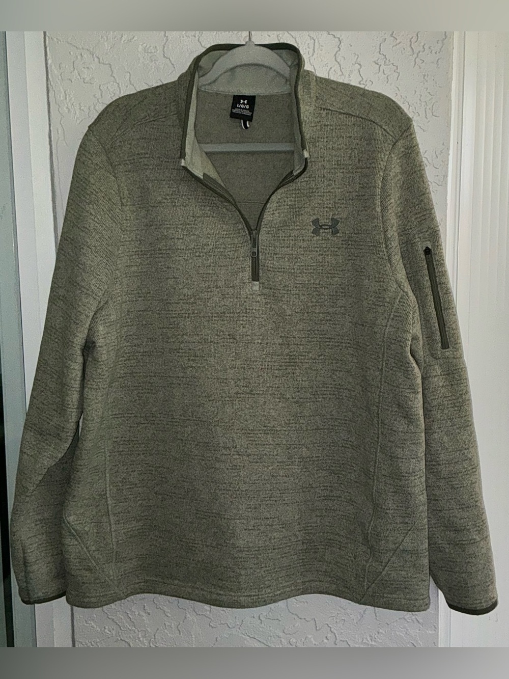 Under Armour Men's Olive Green 1/4 Zip Pullover Sweater w/ Pocket on Arm
